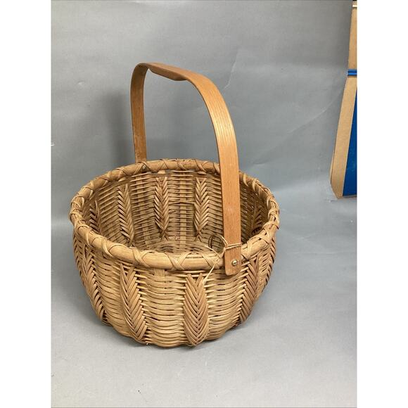 Vintage Oval Woven Basket With Handle - 13x11.5x7” - Picture 3 of 13